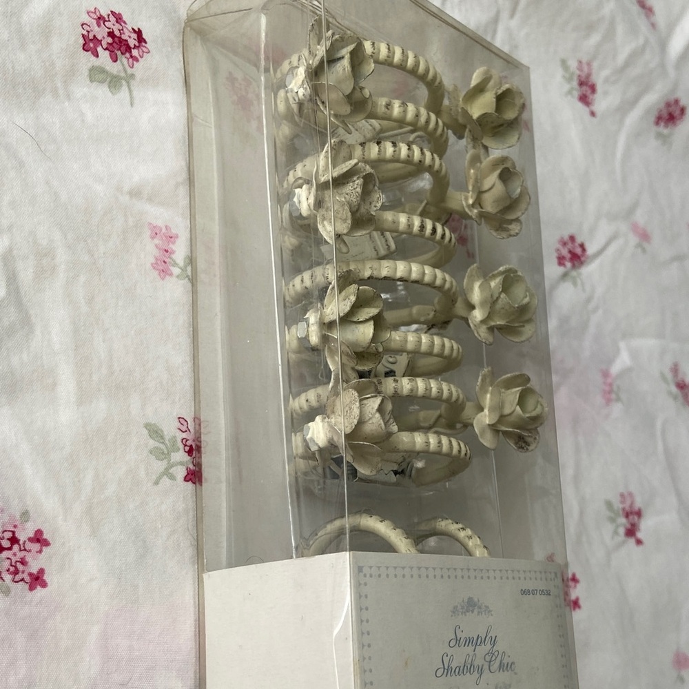 Simply Shabby Chic Drapery Curtain Rings Set of 10 Floral Cream NEW - Picture 4 of 8